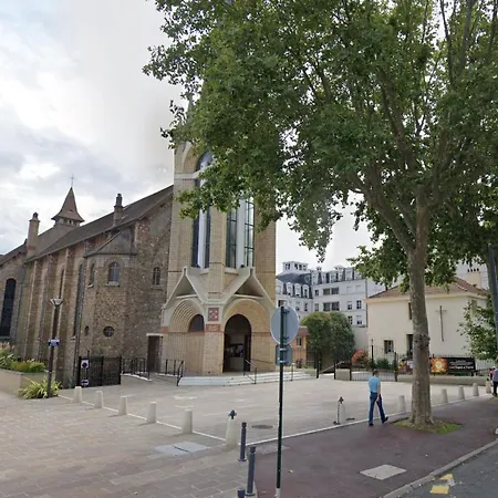 Joli Studio Recent, Plein Centre De Chaville