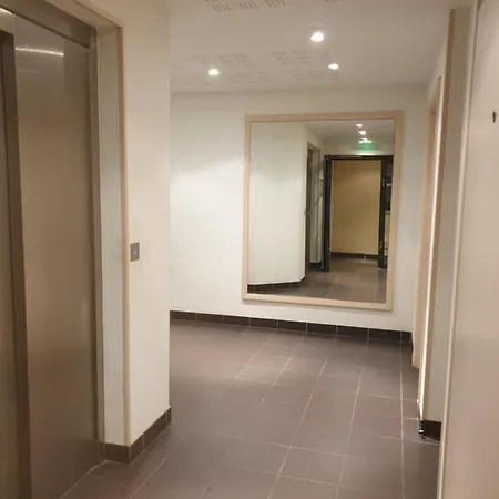 Joli Studio Recent, Plein Centre De Apartament *
