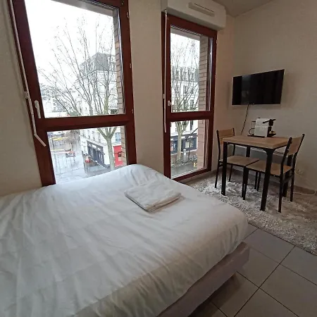 Joli Studio Recent, Plein Centre De Apartament Chaville